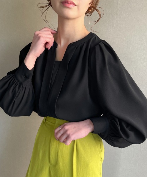 junoah(ジュノア)の「フロントタックボリュームスリーブブラウス(シャツ/ブラウス・レディース・ブラック/ブルーグレー/ライトグレー/ホワイト・MEDIUM/LARGE/X-LARGE)」の8枚目の写真