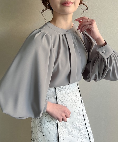 junoah(ジュノア)の「フロントタックボリュームスリーブブラウス(シャツ/ブラウス・レディース・ブラック/ブルーグレー/ライトグレー/ホワイト・MEDIUM/LARGE/X-LARGE)」の11枚目の写真