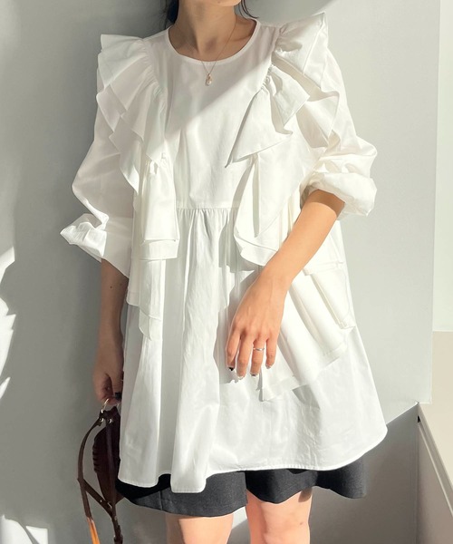 CAPRICIEUX LE'MAGE（カプリシューレマージュ）の「フリルAラインシャツ（シャツ/ブラウス・レディース・ブラック/ホワイト/ベージュ・FREE）」の4枚目の写真