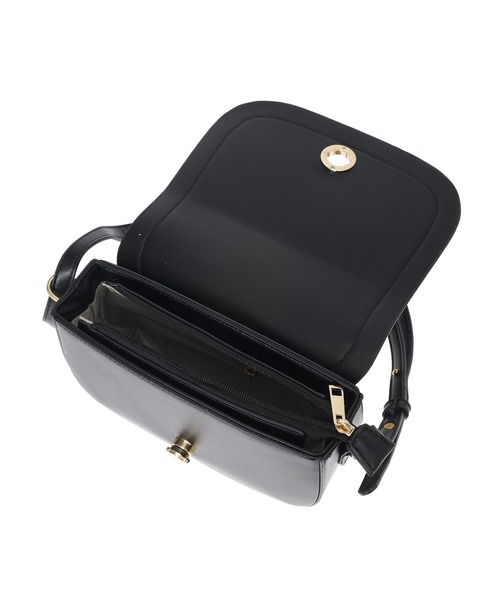 Edit Sheen（エディットシーン）の「シンプルフラップラウンドショルダー（ショルダーバッグ・レディース・ブラック/キャメル・FREE）」の5枚目の写真