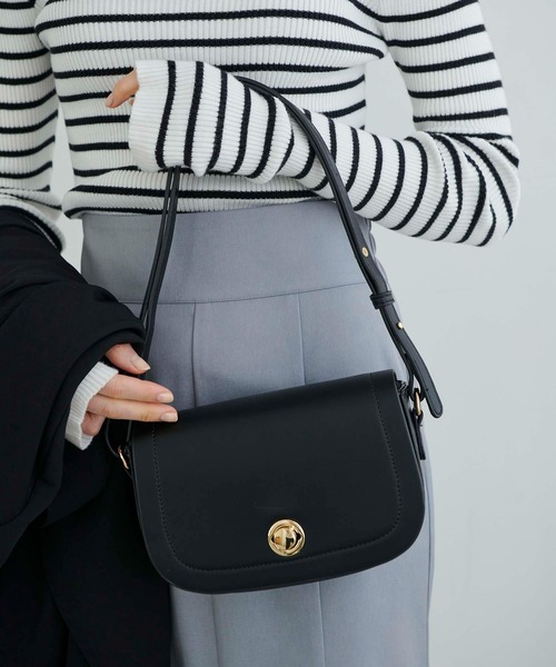 Edit Sheen（エディットシーン）の「シンプルフラップラウンドショルダー（ショルダーバッグ・レディース・ブラック/キャメル・FREE）」の6枚目の写真