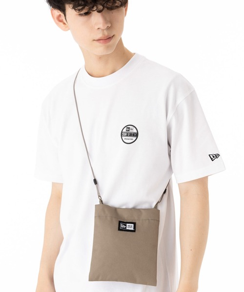 NEW ERA（ニューエラ）の「ニューエラ フラット ネックポーチ ショルダーBAG（ショルダーバッグ・メンズ・ブラック/ベージュ・FREE）」の2枚目の写真
