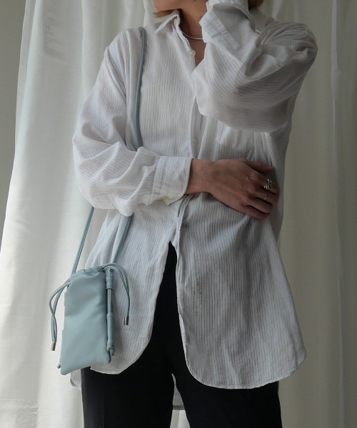 CURI BISCUI（キュリ　ビスキュイ）の「【CURIBISCUI】スムース フェイクレザー 巾着 サコッシュ（ショルダーバッグ・レディース・グレイッシュベージュ/ラベンダー/ブラック/サックスブルー・FREE）」の13枚目の写真