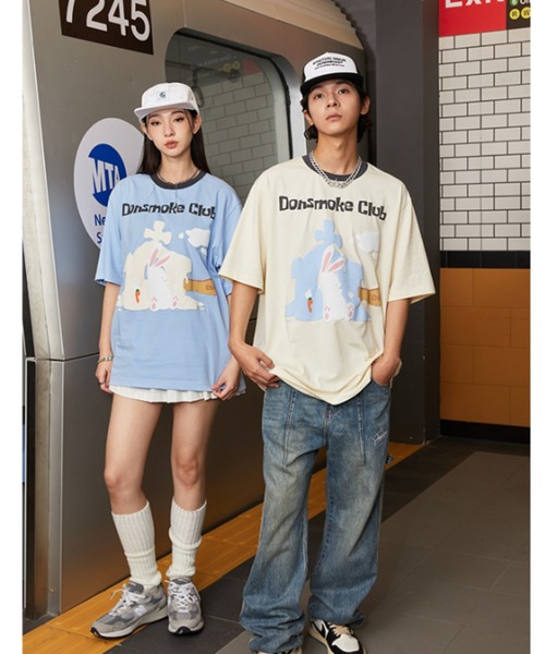 A'GEM9(エージェムナイン)の「A'GEM/9 × .kom『DONSMOKE/ドンスモーク』ラビット半袖カットソー(Tシャツ/カットソー・メンズ・ブルー/ベージュ・M)」の3枚目の写真