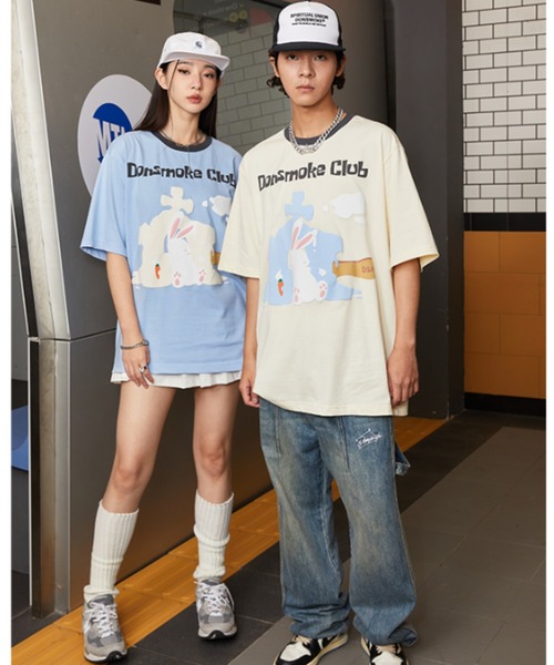 A'GEM9(エージェムナイン)の「A'GEM/9 × .kom『DONSMOKE/ドンスモーク』ラビット半袖カットソー(Tシャツ/カットソー・メンズ・ブルー/ベージュ・M)」の8枚目の写真
