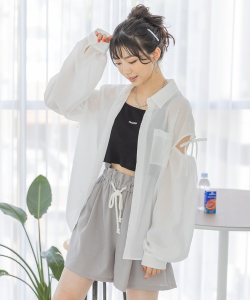 repipi armario（レピピ アルマリオ）の「カタアキリボンルーズシャツ（シャツ/ブラウス・キッズ・ホワイト/サックスブルー/コーラルピンク/イエロー系/ブラック/アイボリー・MEDIUM/LARGE）」の2枚目の写真