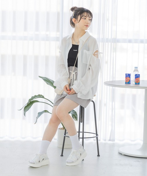 repipi armario（レピピ アルマリオ）の「カタアキリボンルーズシャツ（シャツ/ブラウス・キッズ・ホワイト/サックスブルー/コーラルピンク/イエロー系/ブラック/アイボリー・MEDIUM/LARGE）」の20枚目の写真