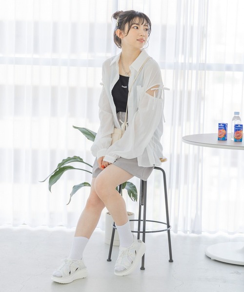 repipi armario（レピピ アルマリオ）の「カタアキリボンルーズシャツ（シャツ/ブラウス・キッズ・ホワイト/サックスブルー/コーラルピンク/イエロー系/ブラック/アイボリー・MEDIUM/LARGE）」の7枚目の写真