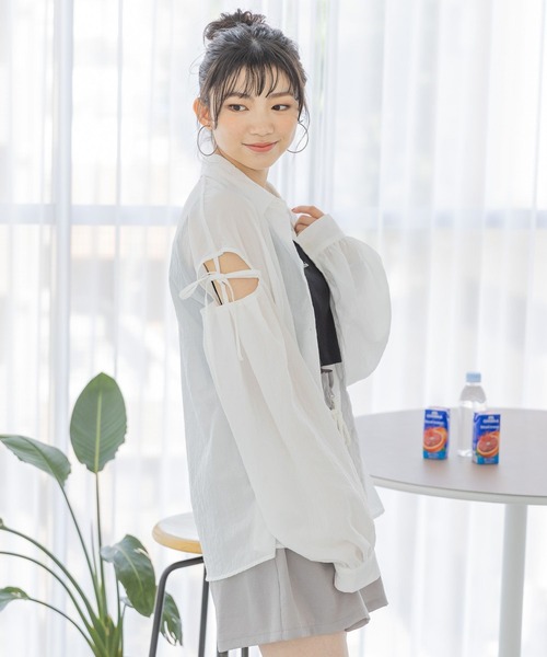 repipi armario（レピピ アルマリオ）の「カタアキリボンルーズシャツ（シャツ/ブラウス・キッズ・ホワイト/サックスブルー/コーラルピンク/イエロー系/ブラック/アイボリー・MEDIUM/LARGE）」の11枚目の写真