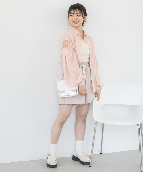 repipi armario（レピピ アルマリオ）の「カタアキリボンルーズシャツ（シャツ/ブラウス・キッズ・ホワイト/サックスブルー/コーラルピンク/イエロー系/ブラック/アイボリー・MEDIUM/LARGE）」の16枚目の写真