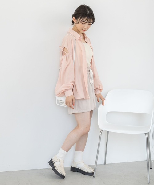 repipi armario（レピピ アルマリオ）の「カタアキリボンルーズシャツ（シャツ/ブラウス・キッズ・ホワイト/サックスブルー/コーラルピンク/イエロー系/ブラック/アイボリー・MEDIUM/LARGE）」の21枚目の写真