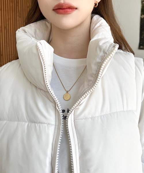 moment+(モーメントプラス)の「ビッグファスナーファイバーダウンベスト(ダウンベスト・レディース・アイボリー/ブラック・FREE)」の8枚目の写真