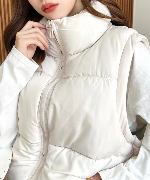 moment+(モーメントプラス)の「ビッグファスナーファイバーダウンベスト(ダウンベスト・レディース・アイボリー/ブラック・FREE)」の7枚目の写真