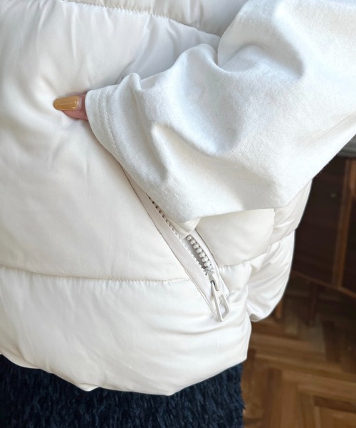moment+(モーメントプラス)の「ビッグファスナーファイバーダウンベスト(ダウンベスト・レディース・アイボリー/ブラック・FREE)」の10枚目の写真