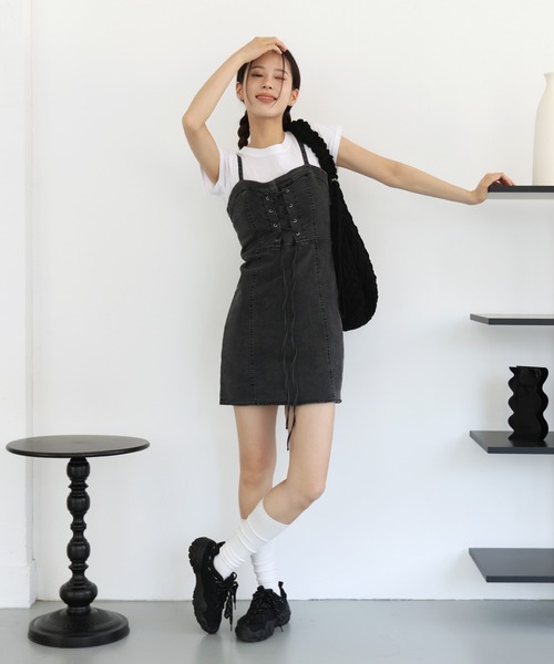 FOLLOWIN（フォロウィン）の「コルセットデニムキャミワンピース（ワンピース・レディース・ブルー/ブラック・FREE）」の12枚目の写真