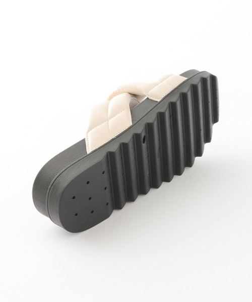 Honeys(ハニーズ)の「パデッドフラットサンダル(サンダル・レディース・ホワイト/ブラック・S/M/L)」の22枚目の写真