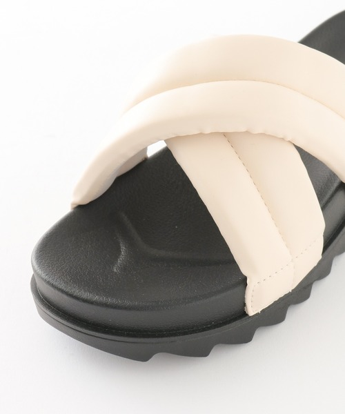 Honeys(ハニーズ)の「パデッドフラットサンダル(サンダル・レディース・ホワイト/ブラック・S/M/L)」の5枚目の写真