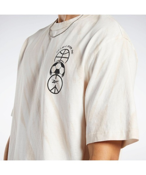 Reebok（リーボック）の「ブロックパーティー Tシャツ / CL BLOCK PARTY TEE（Tシャツ/カットソー・メンズ・アイボリー/オレンジ/ダークグレー・LARGE/MEDIUM/SMALL/X-LARGE/XX-LARGE/XXX-LARGE）」の4枚目の写真