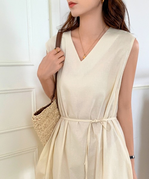 EPICKS（エピックス）の「Ｖネックリネンタッチロングワンピース（ワンピース・レディース・ベージュ/ネイビー/ブラック/アイボリー・FREE）」の11枚目の写真
