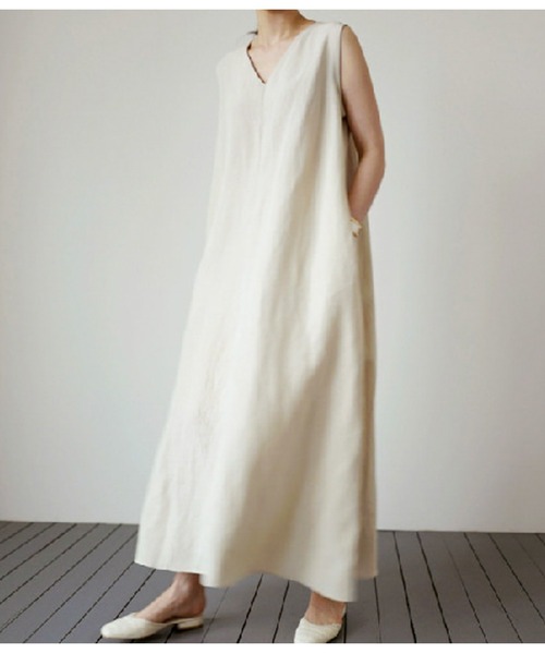 EPICKS（エピックス）の「Ｖネックリネンタッチロングワンピース（ワンピース・レディース・ベージュ/ネイビー/ブラック/アイボリー・FREE）」の14枚目の写真