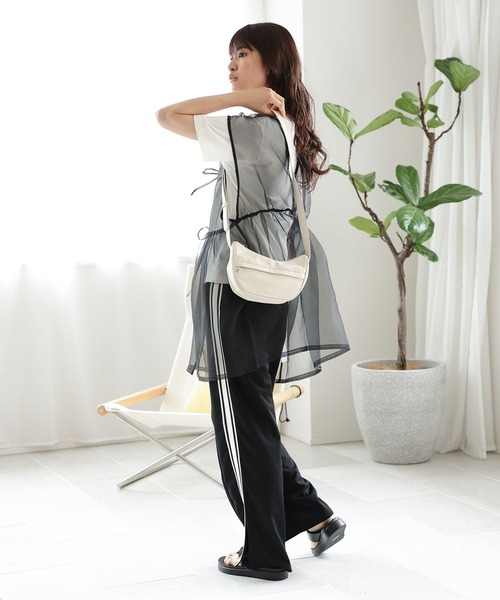 niko and...（ニコアンド）の「オリジナルムーンボディショルダーバッグ（ショルダーバッグ・レディース・グレー/ブラック/アイボリー・0）」の8枚目の写真