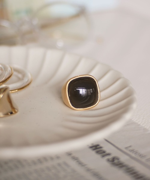 dictionary（ディクショナリー）の「カラー ストーン リング 【 DICTIONARY / ディクショナリー 】（リング・レディース・ホワイト/ブラック/ダークブラウン/ブラウン/レッド/シルバー/オレンジ/アイボリー/エメラルド/ブラウン系/ゴールド/ナチュラル・FREE/15号）」の4枚目の写真