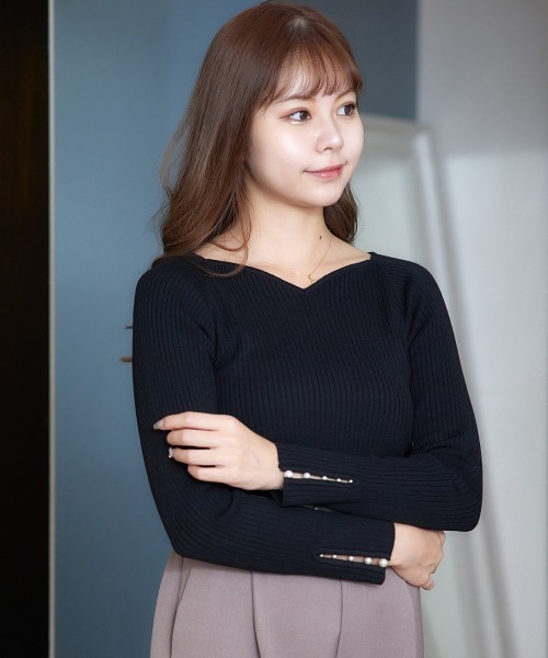 12Twelve Agenda（トゥエルブ　アジェンダ）の「【ロングセラー】ハートネック袖口アソートパールリブニットプルオーバー（ニット/セーター・レディース・ブラック/オフホワイト/ブルー/チャコールグレー/ピンク/ベージュ/オレンジ/ラベンダー・M）」の9枚目の写真