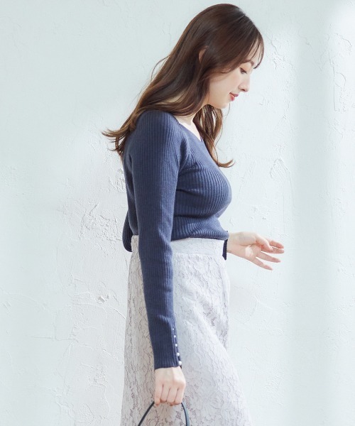 12Twelve Agenda（トゥエルブ　アジェンダ）の「【ロングセラー】ハートネック袖口アソートパールリブニットプルオーバー（ニット/セーター・レディース・ブラック/オフホワイト/ブルー/チャコールグレー/ピンク/ベージュ/オレンジ/ラベンダー・M）」の15枚目の写真