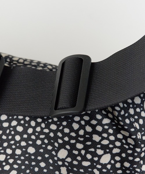 KELTY(ケルティ)の「KELTY/ケルティ DP MINI FANNY ボディバッグ 2026年春夏(ボディバッグ/ウエストポーチ・メンズ・ブラック系/ベージュ系/ホワイト/グレー系/ブルー・FREE)」の11枚目の写真