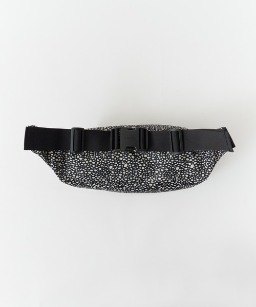 KELTY(ケルティ)の「KELTY/ケルティ DP MINI FANNY ボディバッグ 2026年春夏(ボディバッグ/ウエストポーチ・メンズ・ブラック系/ベージュ系/ホワイト/グレー系/ブルー・FREE)」の18枚目の写真