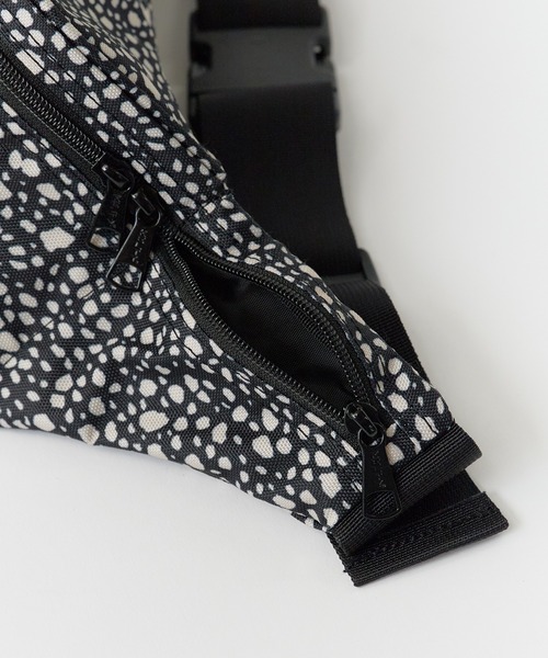 KELTY(ケルティ)の「KELTY/ケルティ DP MINI FANNY ボディバッグ 2026年春夏(ボディバッグ/ウエストポーチ・メンズ・ブラック系/ベージュ系/ホワイト/グレー系/ブルー・FREE)」の8枚目の写真