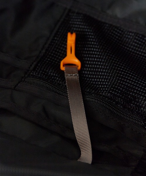 KELTY(ケルティ)の「KELTY/ケルティ DP MINI FANNY ボディバッグ 2026年春夏(ボディバッグ/ウエストポーチ・メンズ・ブラック系/ベージュ系/ホワイト/グレー系/ブルー・FREE)」の17枚目の写真