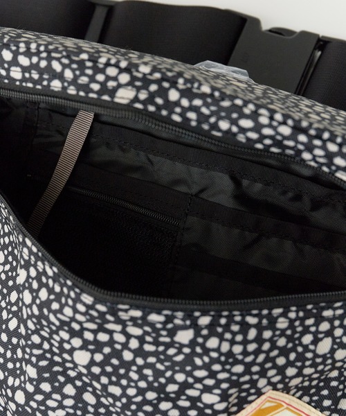 KELTY(ケルティ)の「KELTY/ケルティ DP MINI FANNY ボディバッグ 2026年春夏(ボディバッグ/ウエストポーチ・メンズ・ブラック系/ベージュ系/ホワイト/グレー系/ブルー・FREE)」の15枚目の写真