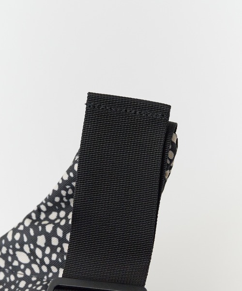 KELTY(ケルティ)の「KELTY/ケルティ DP MINI FANNY ボディバッグ 2026年春夏(ボディバッグ/ウエストポーチ・メンズ・ブラック系/ベージュ系/ホワイト/グレー系/ブルー・FREE)」の13枚目の写真