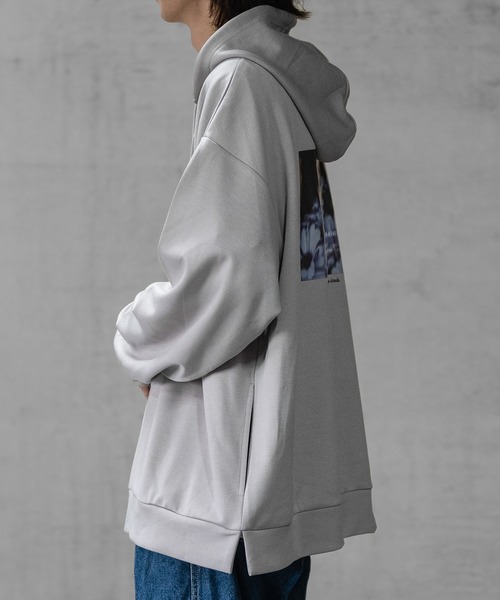 Naive magic（ナイーブマジック）の「【1】シルクタッチダンボールニット バックフォトプリント HOODIE（パーカー・メンズ・ブラック/ブルー/グレイッシュベージュ/ホワイト・LARGE/MEDIUM）」の12枚目の写真
