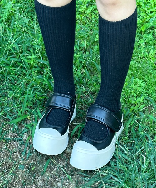 by muni:r（バイ ムニール）の「バイカラーラウンドサンダル（サンダル・レディース・ブラック/ブラウン・24.5cm/24.0cm/23.5cm/23.0cm）」の2枚目の写真