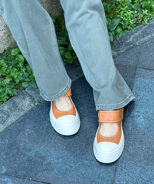 by muni:r（バイ ムニール）の「バイカラーラウンドサンダル（サンダル・レディース・ブラック/ブラウン・24.5cm/24.0cm/23.5cm/23.0cm）」の22枚目の写真