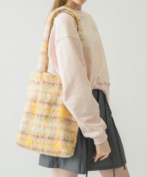 idem(イデム)の「moco moco check bag/チェック柄トートバッグ(トートバッグ・レディース・アイボリー/グレー・FREE)」の4枚目の写真