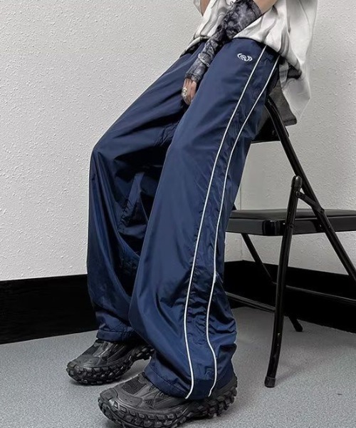 B.R.U（ブル）の「サイドダブルラインナイロントラックパンツ / ジャージ / トラックパンツ（その他パンツ・メンズ・ブルー/グレイッシュベージュ/ブラック・FREE）」の9枚目の写真