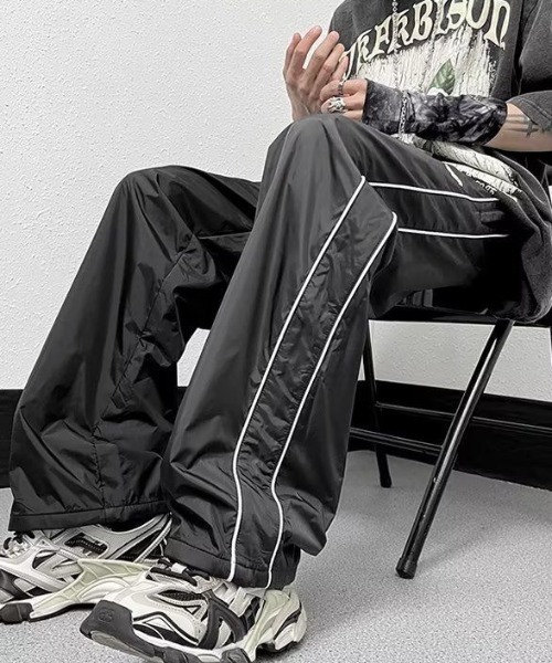 B.R.U（ブル）の「サイドダブルラインナイロントラックパンツ / ジャージ / トラックパンツ（その他パンツ・メンズ・ブルー/グレイッシュベージュ/ブラック・FREE）」の11枚目の写真