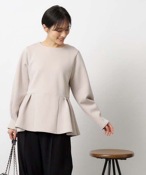 OPAQUE.CLIP(オペークドットクリップ)の「◆ペプラムデザイントップス【洗濯機洗い可】(Tシャツ/カットソー・レディース・ダークグレー/ブラック/ナチュラル・40/38/42)」の3枚目の写真