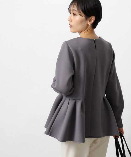 OPAQUE.CLIP(オペークドットクリップ)の「◆ペプラムデザイントップス【洗濯機洗い可】(Tシャツ/カットソー・レディース・ダークグレー/ブラック/ナチュラル・40/38/42)」の12枚目の写真