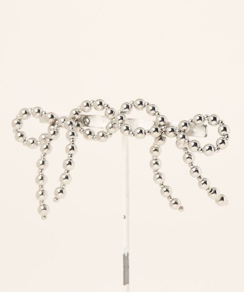 LOWRYS FARM（ローリーズファーム）の「ボールリボンピアス　994646（ピアス（両耳用）・レディース・アイボリー/ホワイト/シルバー・FREE）」の3枚目の写真