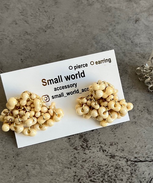 CERCA（チェルカ）の「smallworld/《mosa》ランダムビーズイヤリング（イヤリング・レディース・ブラック/ベージュ/スモーク/クリア・FREE）」の7枚目の写真