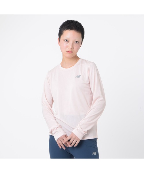 NEW BALANCE（ニューバランス）の「Athletics ロングスリーブTシャツ（Tシャツ/カットソー・レディース・ブラック/ベビーピンク・SMALL/MEDIUM/LARGE）」の2枚目の写真