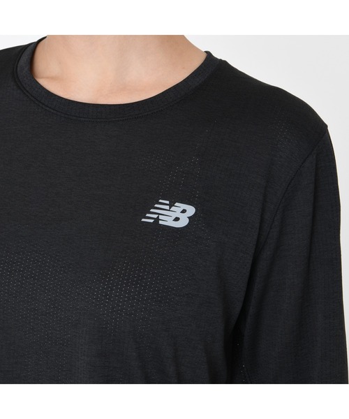 NEW BALANCE（ニューバランス）の「Athletics ロングスリーブTシャツ（Tシャツ/カットソー・レディース・ブラック/ベビーピンク・SMALL/MEDIUM/LARGE）」の8枚目の写真