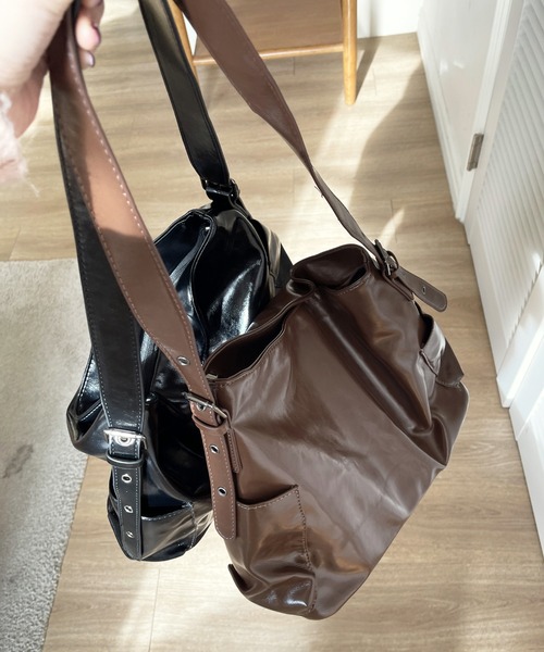 UNE MANSION（ユヌマンション）の「2WAYサイドベルトダブルポケットバッグ（ショルダーバッグ・レディース・ブラウン/ブラック・FREE）」の22枚目の写真