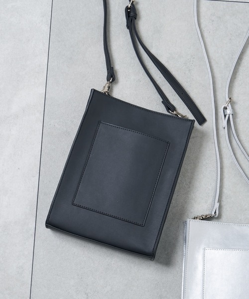 WEGO（ウィゴー）の「WEGO/レザータッチスクエアショルダー（ショルダーバッグ・レディース・その他1/シルバー/ブラック・FREE）」の2枚目の写真