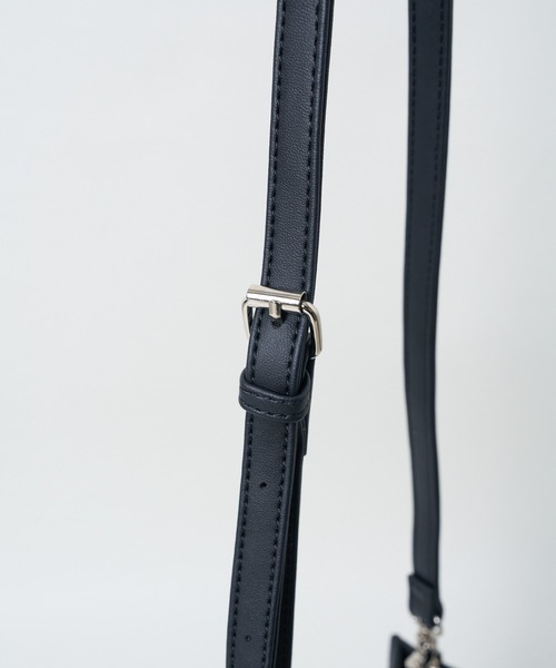 WEGO（ウィゴー）の「WEGO/レザータッチスクエアショルダー（ショルダーバッグ・レディース・その他1/シルバー/ブラック・FREE）」の8枚目の写真