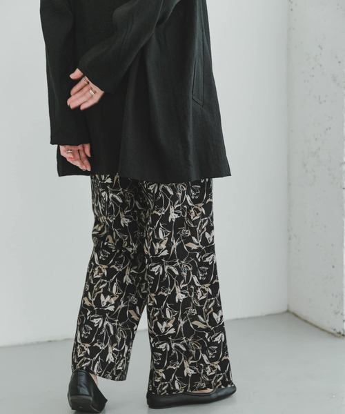 ITEMS URBANRESEARCH（アイテムズ アーバンリサーチ）の「『速乾/UVカット』『Sサイズあり』『セットアップ対応』イージーケアワイドパンツ（その他パンツ・レディース・ブラック系その他/チャコールグレー/モカ・SMALL/FREE）」の19枚目の写真